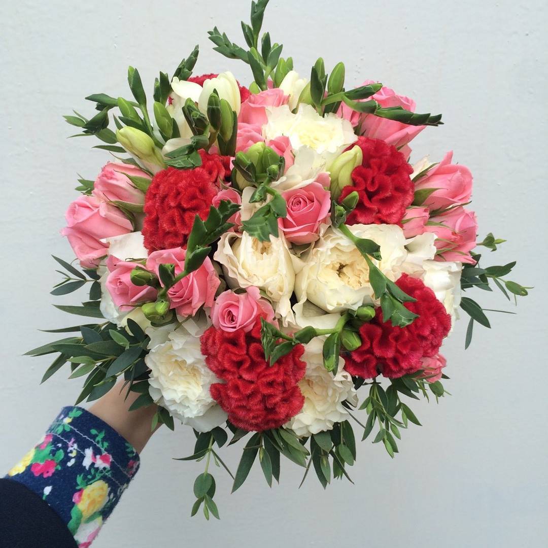 картинка Свадебный из фрезий, целозии и розы от магазина daflor