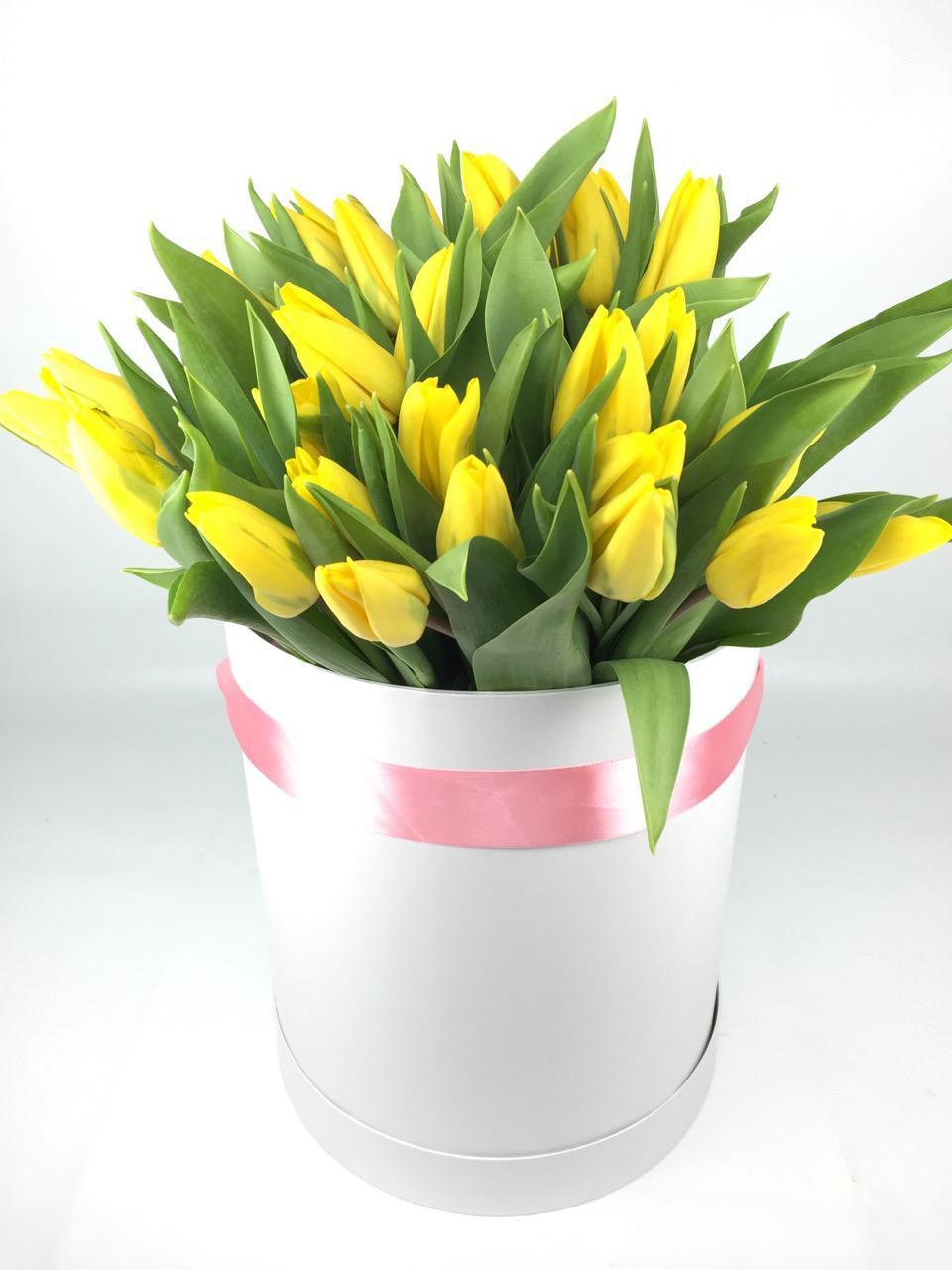 картинка Желтые тюльпаны в коробке от магазина daflor
