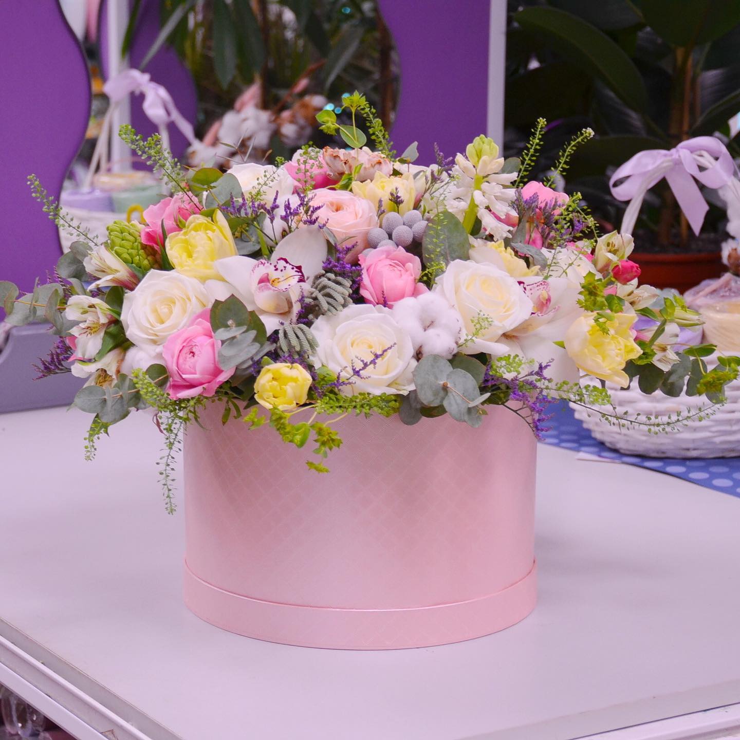 картинка Коробка с цветами К214 от магазина daflor