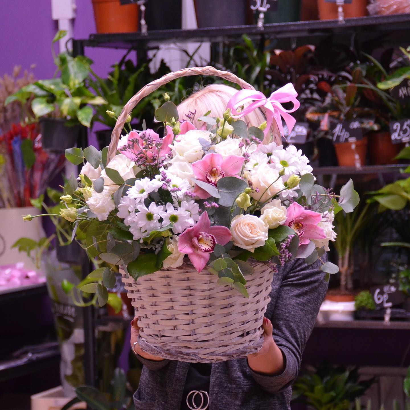 картинка Корзина с цветами К208 от магазина daflor