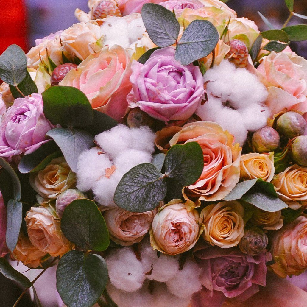 картинка Букет невесты из роз Мисти Баблз и кустовых роз с эвкалиптом от магазина daflor