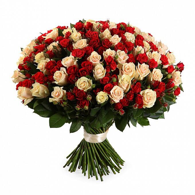 картинка Букет из красных и белых Кустовых роз от магазина daflor