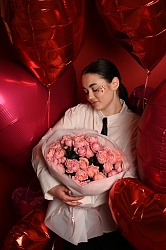 Моно кустовыми пионовидными розами 9 веток