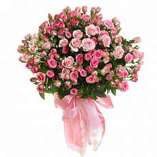 Букет из розовых кустовых роз с атласной лентой