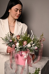 Новогодняя композиция в коробке Ёлка с розовым акцентом